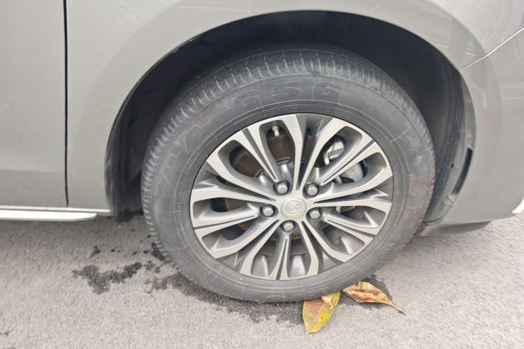 Used Buick GL8 2023 Land Executive Class Comfort Model
