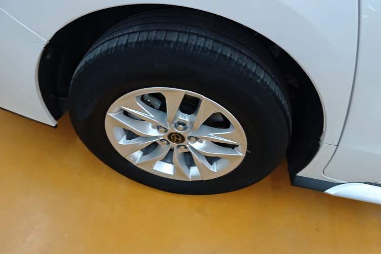 Used Toyota Granvia 2023 2.5L Hybrid Comfort Edition
