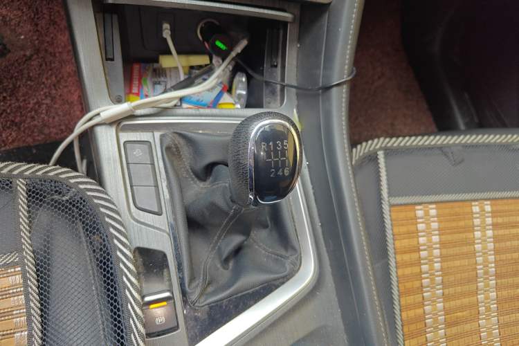 Used CHANGAN CS55PLUS 2020 1.5T Manual Colorful Model Gear Lever