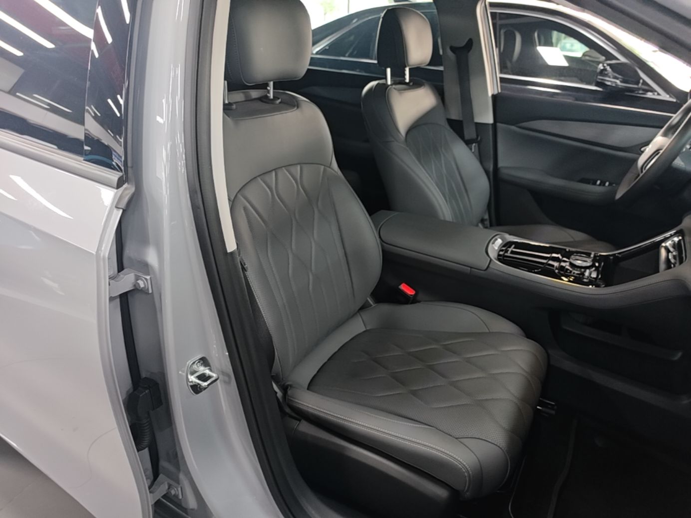 Geely Galaxy A7 2025 Model EM-i 70km Launch Edition — снимка 19