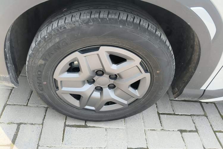 Used BYD Yuan UP 2025 Intelligent Driving Version 401 KM Dynamic Edition Left Front Wheel Hub