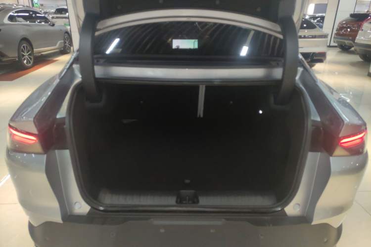 Used ARCFOX Alpha S5 2024 560MAX 185kW Trunk