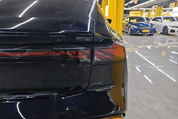 Used CHANGAN UNI-V 2024 2.0T High-Performance Version Exterior 3