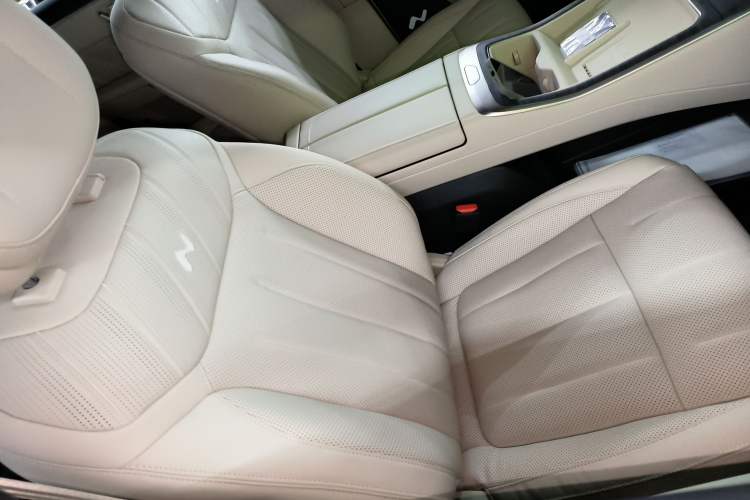 Used ONVO Luxeed L90 2025 Model—Max Six-Seater Version
