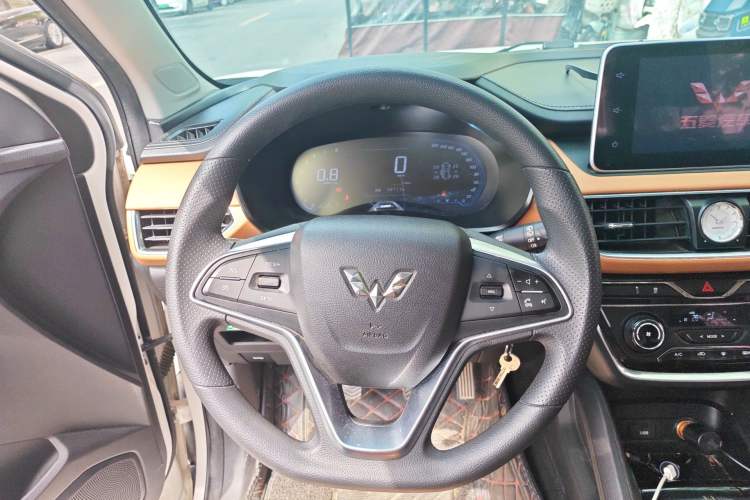 Used Wuling Hongguang S3 2018 1.5L Manual Luxury Model China V Standard Steering Wheel