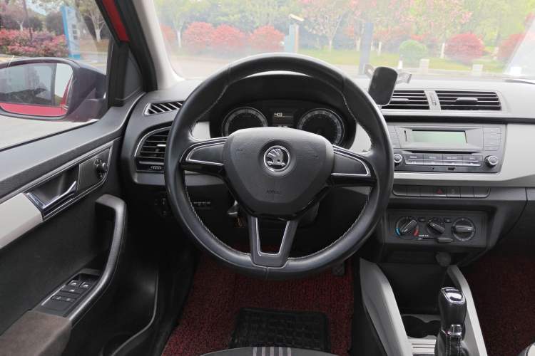 Used Skoda Fabia 2015 1.6L Automatic Sport Edition Steering Wheel