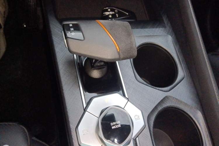 Used CHANGAN UNI-V 2022 1.5T Sport Edition Gear Lever