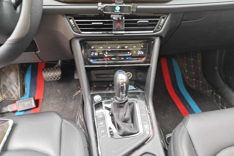 Used Volkswagen Tharu 2022 280TSI Two-Wheel-Drive Luxury Edition Gear Lever