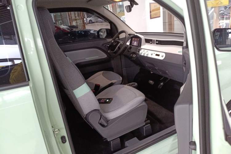 Used Wuling Hongguang MINIEV 2022 Macaron Premium Model – Lithium Iron Phosphate Right Front Seat