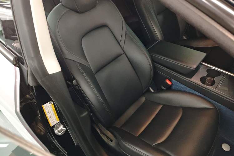 Used Tesla Model 3 2022 Rear-Wheel-Drive Version Right Front Seat