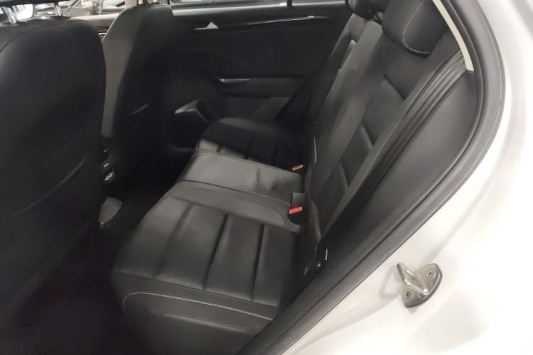 Used Volkswagen T-ROC 2021 280TSI DSG Two-Wheel Drive Comfort Connect Edition Left Rear Seat