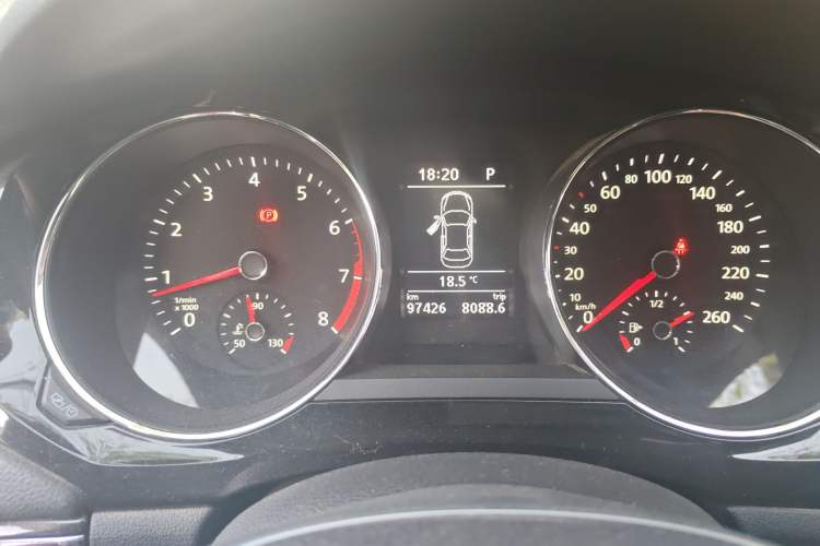 Used Volkswagen Sagitar 2015 230TSI Automatic Luxury Model Instrument Cluster