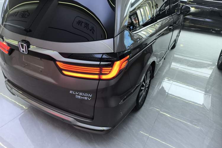 Used Honda Elysion 2022 2.0L eHEV Luxury Edition
