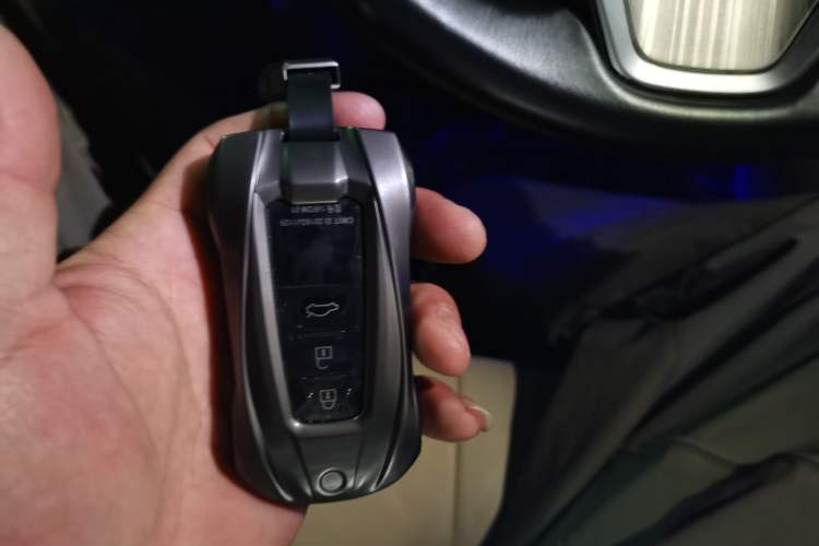 Used Toyota Camry 2018 Dual-Engine 2.5 HG Luxury Edition Vehicle Key