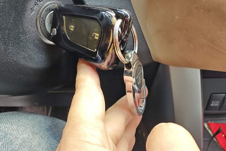 Used Toyota RAV4 2016 2.0L CVT Two-Wheel Drive Urban Edition China V Standard Vehicle Key