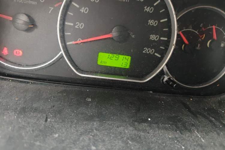 Used Wuling Hongguang 2020 1.2L S Base Model China VI LSI Odometer Close Up