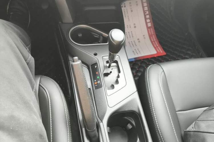 Used Toyota RAV4 2016 2.0L CVT Two-Wheel Drive Fashion Edition China V Standard
