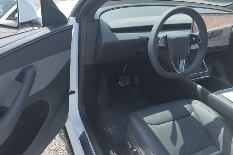 Used Tesla Model Y 2026 Rear-Drive Model
