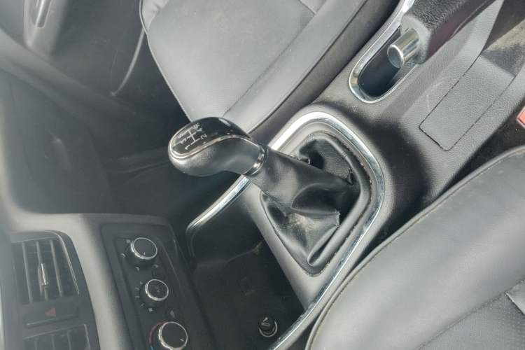 Used Jinbei Gold Hiace 2021 1.5L Passenger Van Travel Lion 6-Seater Gear Lever