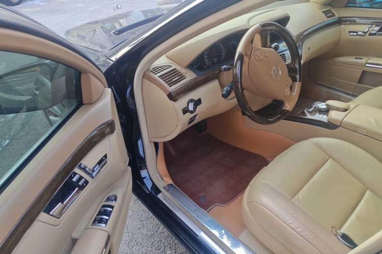 Used Mercedes-Benz S-Class 2012 S 300 L Business Standard Model