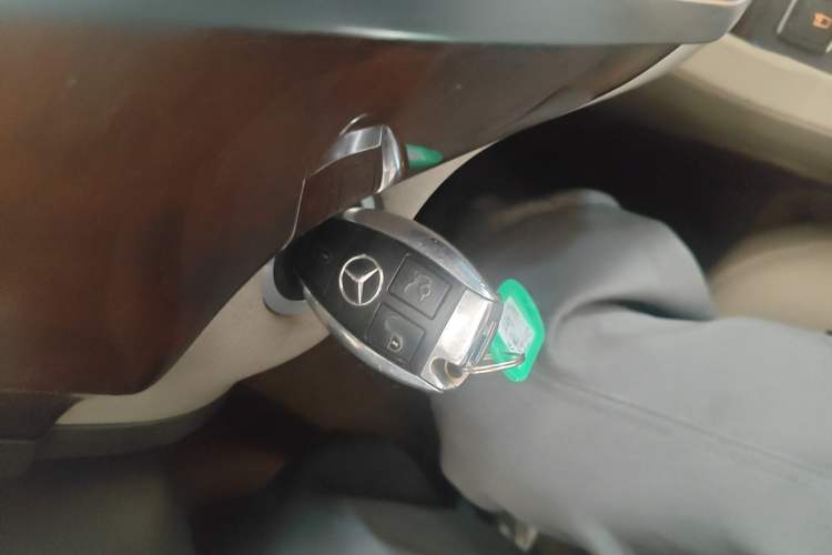 Used Mercedes-Benz M-Class 2015 ML 400 4MATIC Dynamic Model Vehicle Key