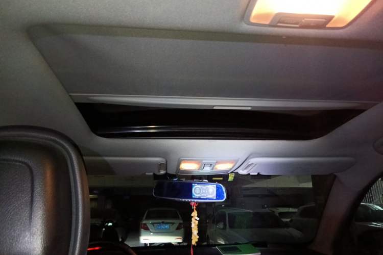 Used Kia Sorento 2012 2.4L Gasoline Supreme Edition Headliner