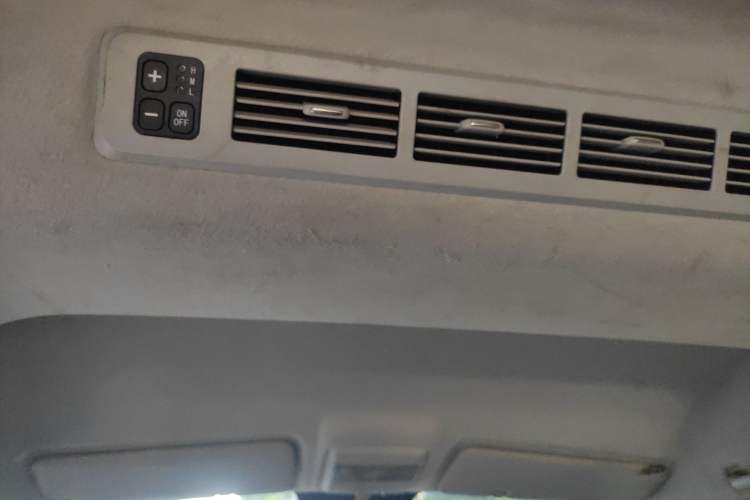 Used Jinbei Gold Hiace 2021 2.0L Passenger Vehicle Engineering Lion 7 Seats
