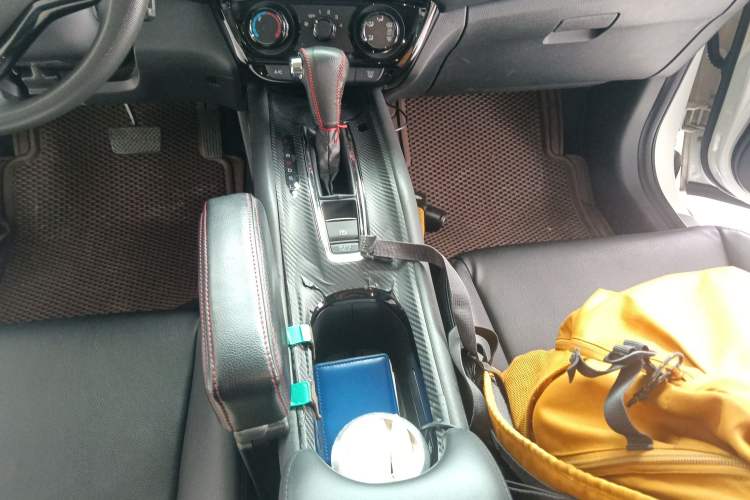 Used Honda Vezel 2015 1.5L CVT two-wheel drive Comfort trim Gear Lever