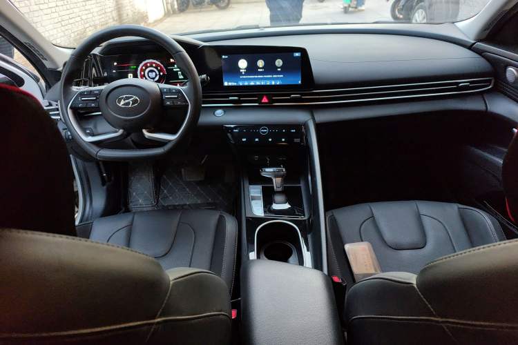 Used Hyundai Elantra 2022 1.5L CVT LUX Prestige Edition
