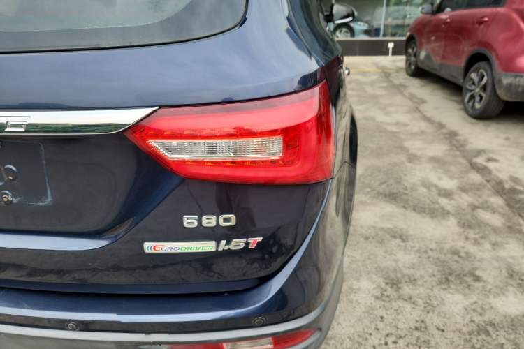 Used Dongfeng Fengon 580 2016 1.5T Manual Luxury Edition Right Rear Taillight
