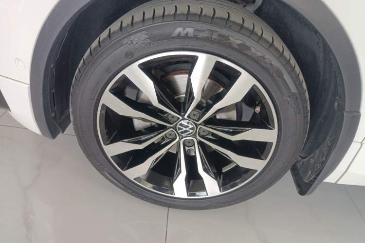Used Volkswagen Tiguan L 2021 330TSI Automatic Two-Wheel Drive R-Line Enhanced Edition Left Front Wheel Hub