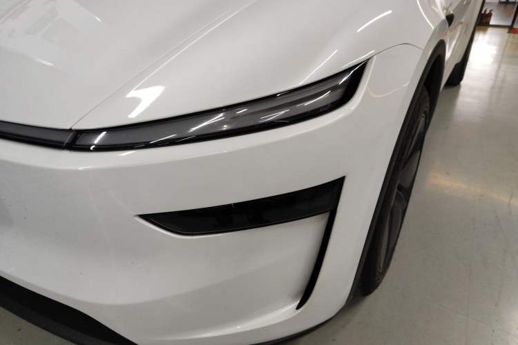 Used Tesla Model Y 2025 Rear-Wheel-Drive Version