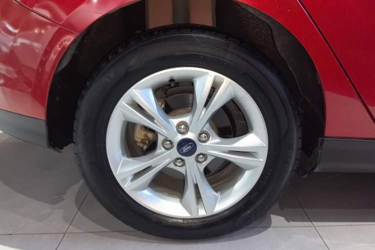 Used Ford Focus 2012 Hatchback 1.6L Automatic Fashion Edition Right Rear Wheel Hub