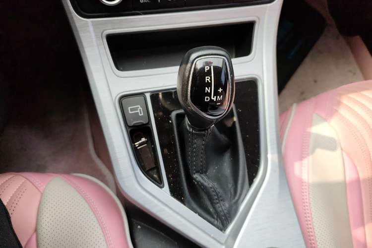 Used Geely Auto Vision 2019 Upgraded Model 1.5L CVT Luxury Version China VI Standard Gear Lever