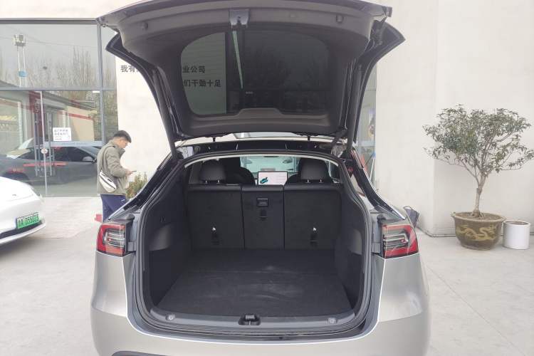 Used Tesla Model Y 2023 Long-Range All-Wheel-Drive Version