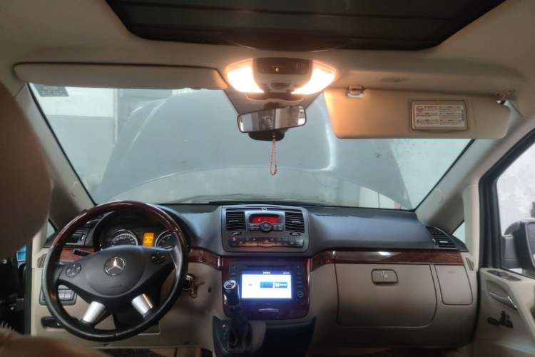 Used Mercedes-Benz Viano 2014 3.5L Premier Edition