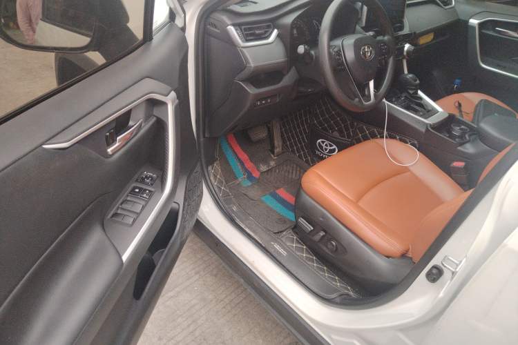 Used Toyota RAV4 2022 Dual-Engine 2.5L E-CVT Two-Wheel Drive Elite Edition