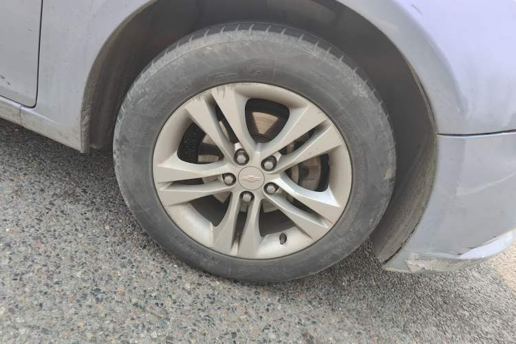 Used Chevrolet Cruze 2015 1.5L Classic SE AT Right Front Wheel Hub