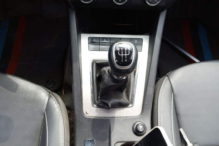 Used Skoda Octavia 2022 1.5L Manual Comfort Edition Gear Lever