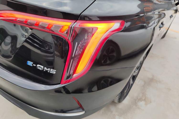 Used Hongqi E-QM5 2021 Charging Version Flagship Edition Exterior 3