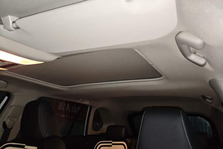 Used Toyota RAV4 2022 2.0L CVT Two-Wheel Drive Fashion Edition Headliner