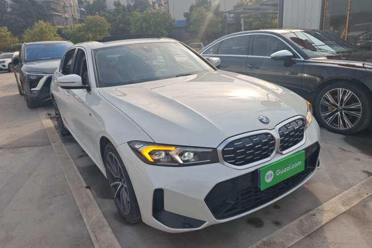 Used BMW 3 Series 2023 325Li M Sport Package Front Right 45 Deg