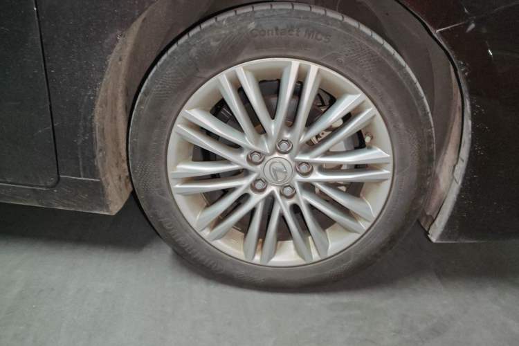 Used Lexus ES 2015 200 Elite Edition Right Front Wheel Hub
