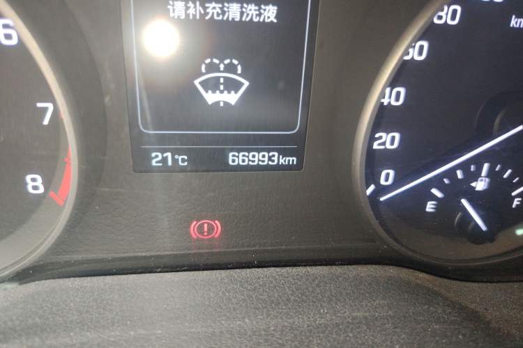 Used Hyundai Elantra (6th Generation / Lingdong) 2016 1.6L Manual ZhiXuan·Youth Edition Odometer Close Up