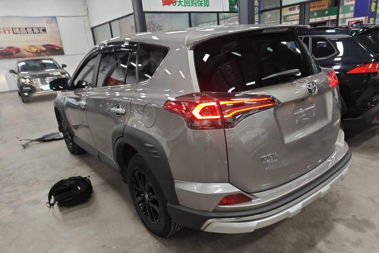Used Toyota RAV4 2019 2.0L CVT Two-Wheel Drive Fashion X Limited Edition China VI Standard