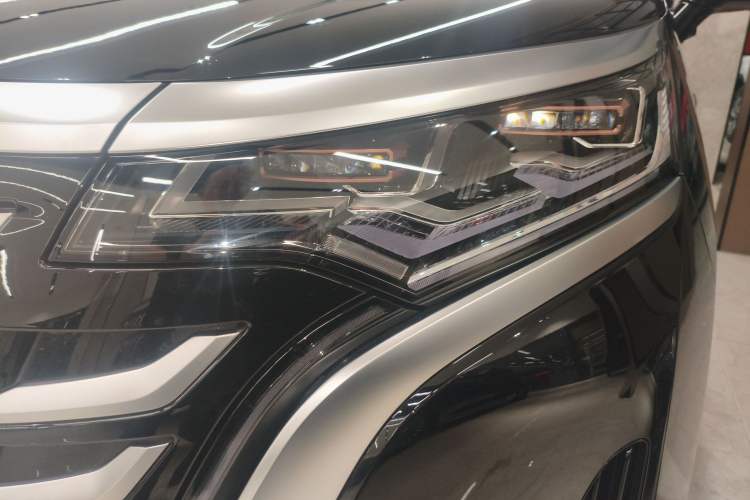 Used Denza D9 2024 EV 600 Four-Wheel-Drive Flagship Model Left Front Headlight