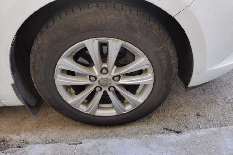 Used Buick GT 2015 15N Manual Entry-Level Trim Right Front Wheel Hub