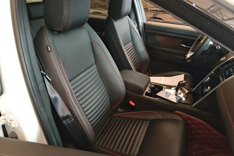 Used Land Rover Discovery Sport New Energy 2021 P300e Performance Tech Edition Right Front Seat