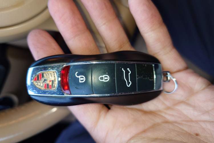 Used Porsche Cayenne 2013 3.6L automatic transmission Middle East version
