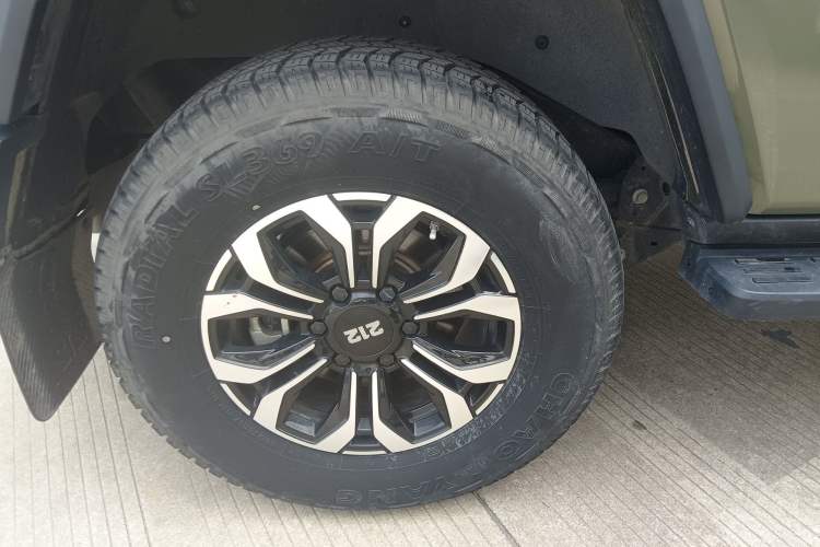 Used 212 T01 2024 2.0T Explorer Exterior 5